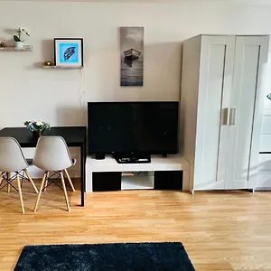 modern-canary-studio-wifi.brighton-hotels-england.com/