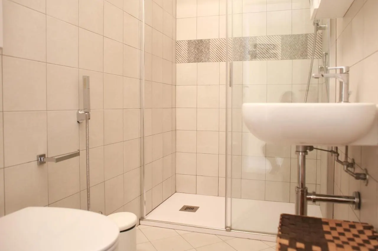 Bnbutler - Farini - Beautiful One Bedroom Apartment - Central Милан